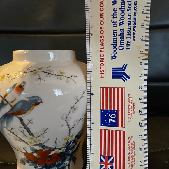 BLUE PARROTS IN CHERRY BLOSSOM TREE WHITE VASE JAY FINE CHINA JAPAN - Picture 4 of 5